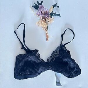 NWT Aritzia Talula Black Lace Bralette